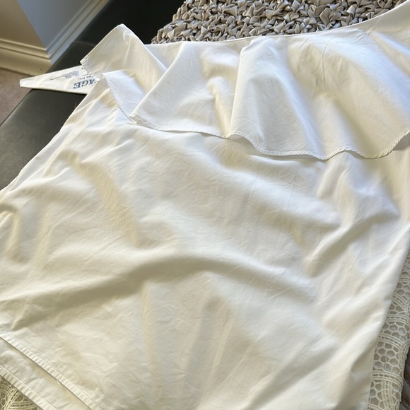 Ralph Lauren white pant set for a white party or a date night - Picture 5 of 5